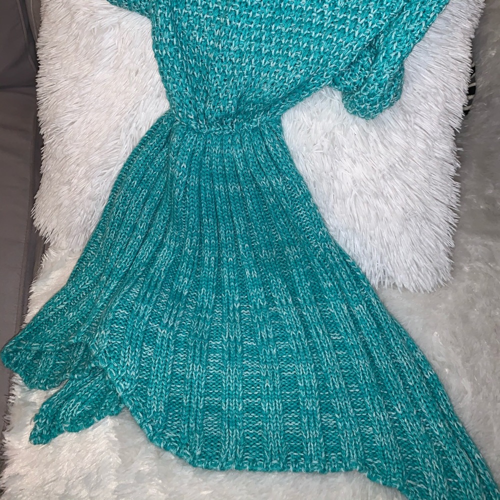 Teal Mermaid Tail Blanket